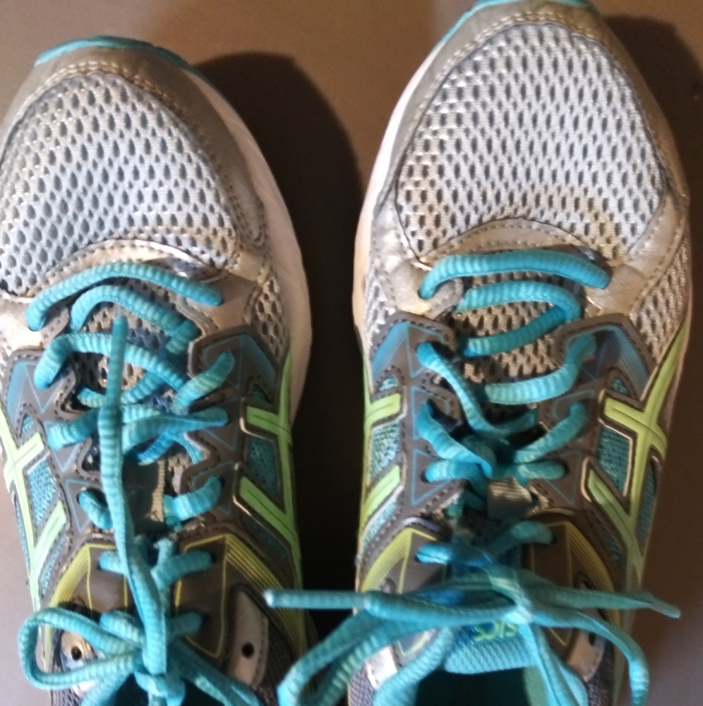 Womens Asics size 6.5 gel contend 3 shoes